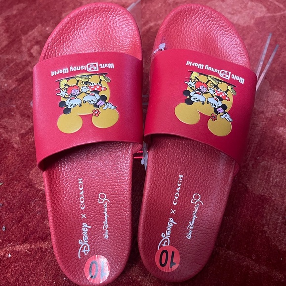 Disney X Coach Sport Slide With Mickey Mouse And Minnie Mouse. - Picture 3 of 14